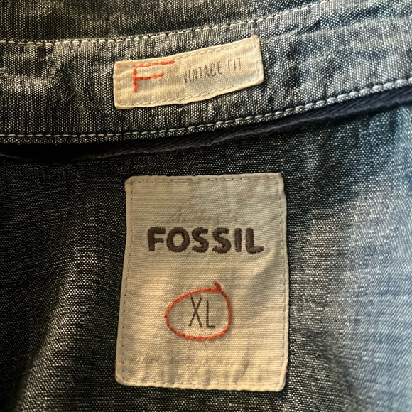 Fossil button down long sleeve jean shirt! XL great condition! - Picture 3 of 3